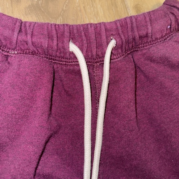 DIVIDED wine color raw hem elastic waistband Sweatshorts XS - Picture 10 of 11